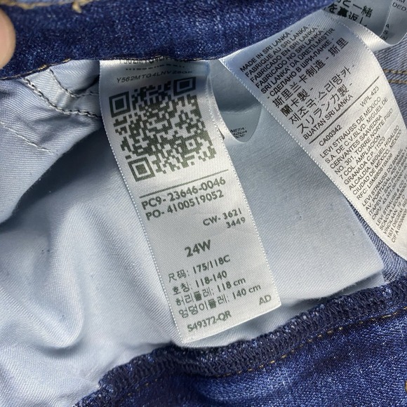 Levis Classic Bermuda Jean Shorts Womens 24W Blue Cuffed‎ Denim - Picture 11 of 16